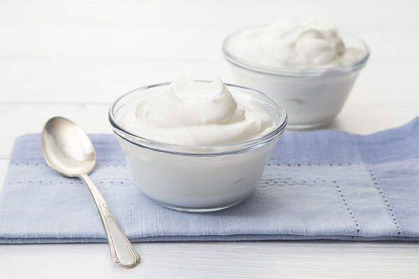 Frullato proteico di yogurt, frutta fresca e cannella