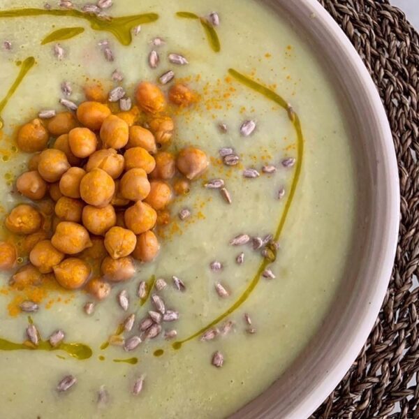 Vellutata di carciofi, finocchi e patate con ceci, semi di girasole e curcuma