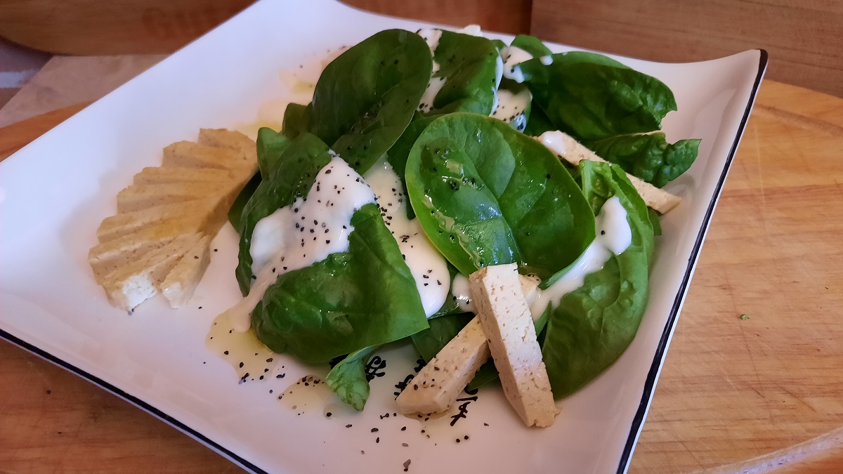 Insalata di spinaci e tofu